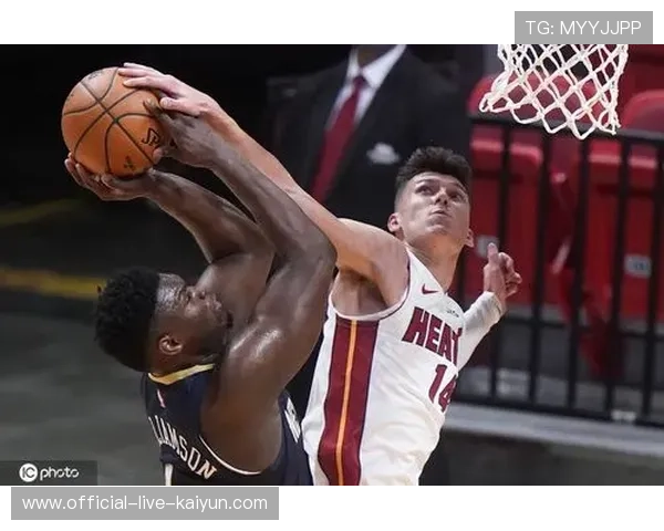 锡安赴迈阿密训练期间,特意探班Unrivaled联赛